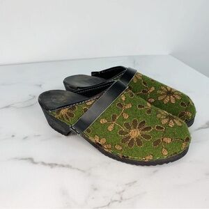 Cape Clogs Womens Mules Shoes Green Wool Slip On Floral Embroidered Round Toe 37
